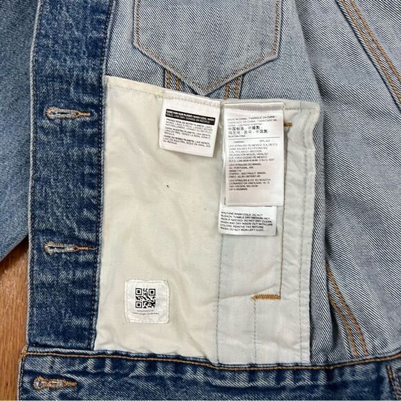 Levis Jauquard Denim Trucker Smart Jacket by Google - Picture 6 of 13